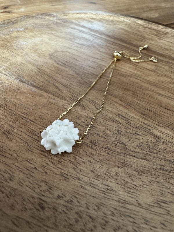 Bracelet petite demi-perle fleurie