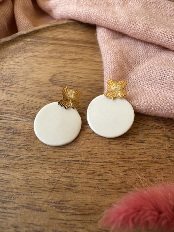 Boucles d’oreilles rond et sa fleur doré – Image 3