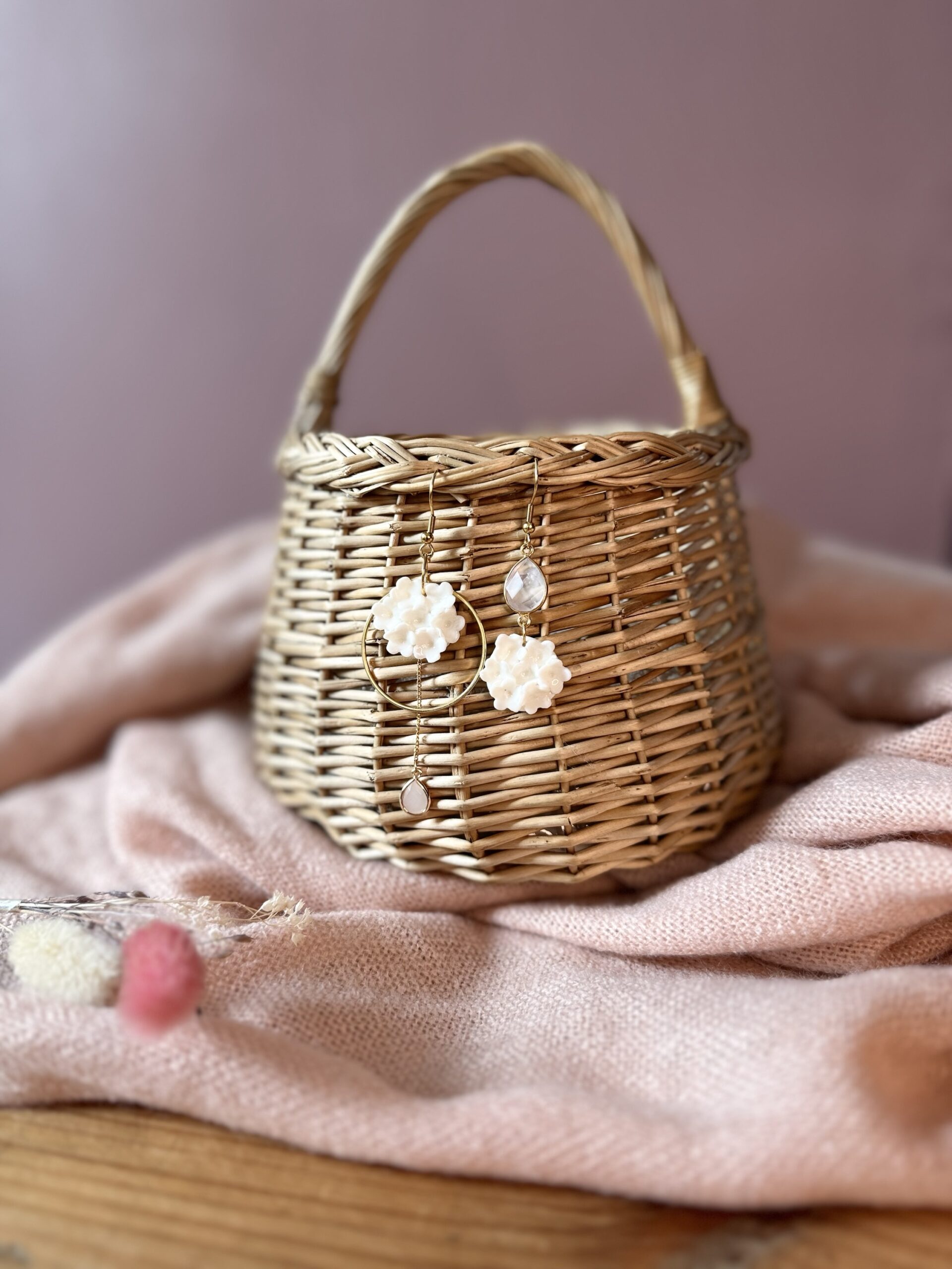 Boucles d’oreilles asymétriques “Éclat de rosée” – Image 2