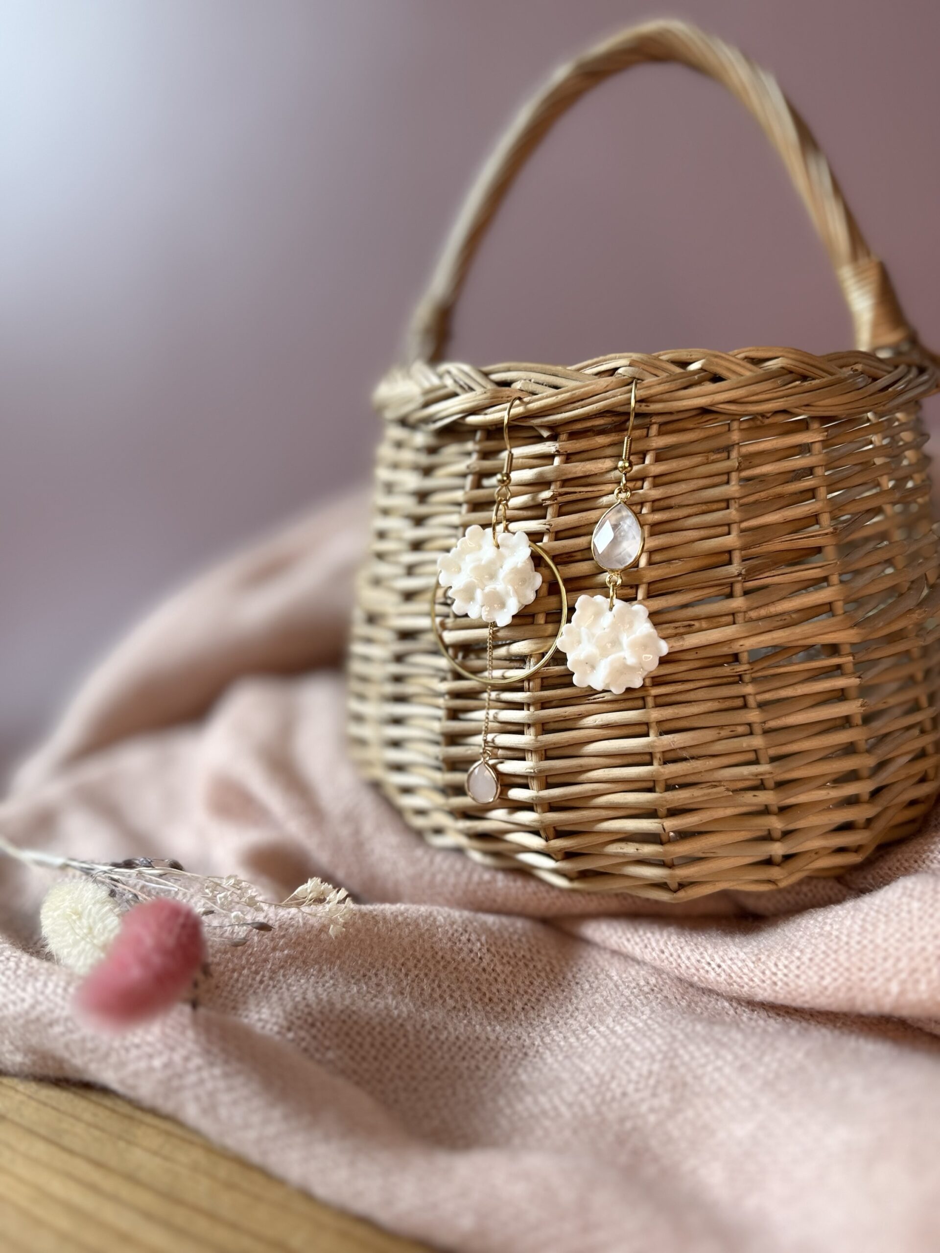 Boucles d’oreilles asymétriques “Éclat de rosée” – Image 3